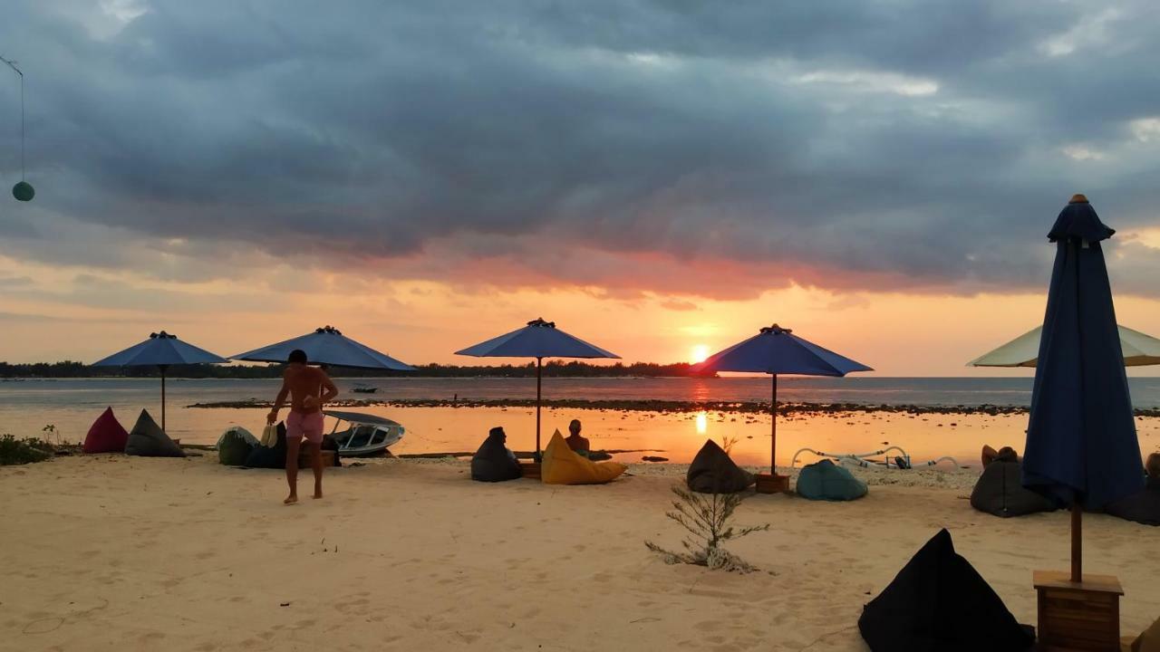 Sunset Beach Bungalow Gili Meno Exterior photo