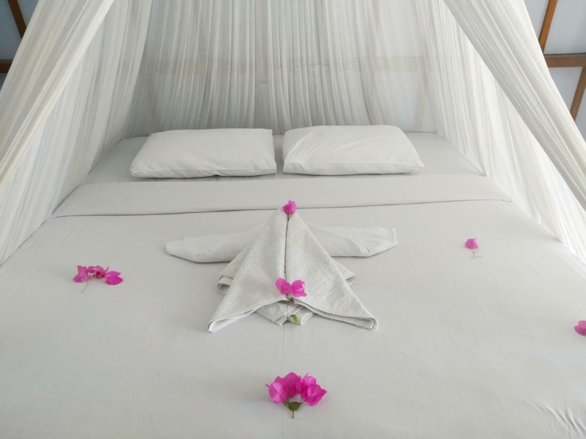 Sunset Beach Bungalow Gili Meno Exterior photo