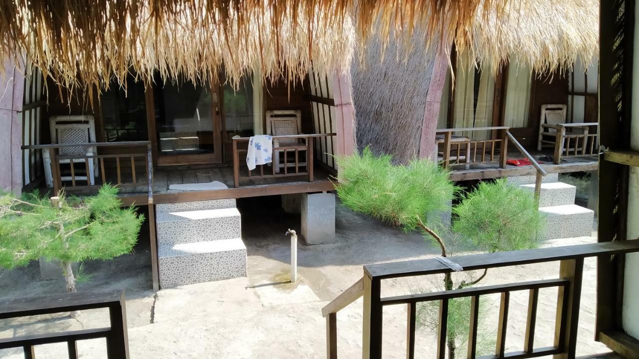 Sunset Beach Bungalow Gili Meno Exterior photo