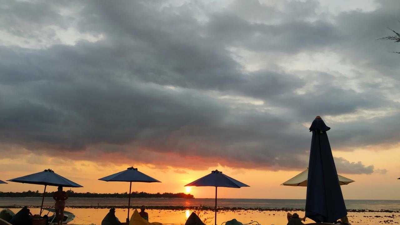 Sunset Beach Bungalow Gili Meno Exterior photo