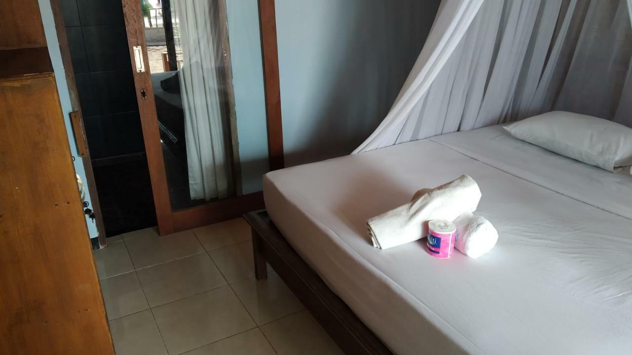 Sunset Beach Bungalow Gili Meno Exterior photo